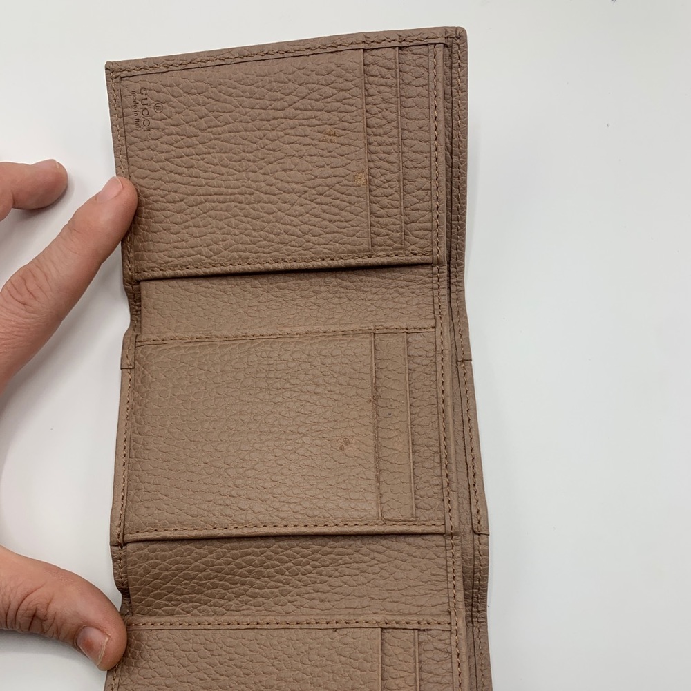 SOLD!!!! Gucci Compact Wallet, Marmont, Textured Leather, Beige - Picture 4 of 10